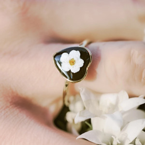 PIERŚCIONEK SERCE Z KWIATEM KRWAWNIKA