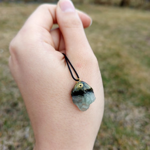 Mały amulet z fluorytem idealny na prezent, witchy, magia, fanatsy