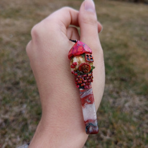 naszyjnik domków wiedźm z agatem, idealny na prezent, magia fantasty