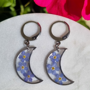 Kolczyki księżyce z niezapominajką kwiaty biżuteria