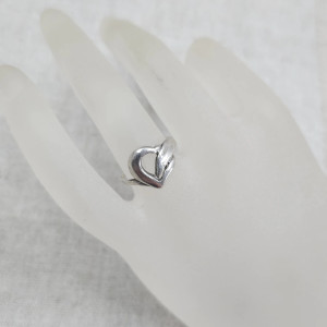 63. Srebrny pierścionek vintage; serduszko