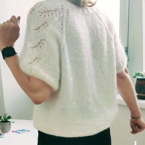 Sweterek ażurowy ręcznie zrobiony