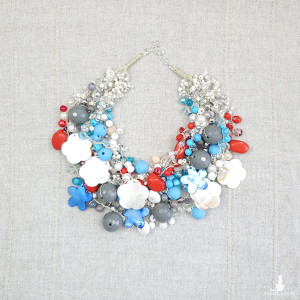 6665 biały, czerwony, niebieski, szary naszyjnik; kolia