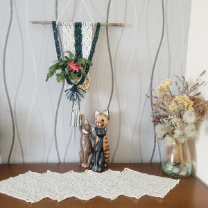 Kwietnik lub lampion z liściem i chwostami