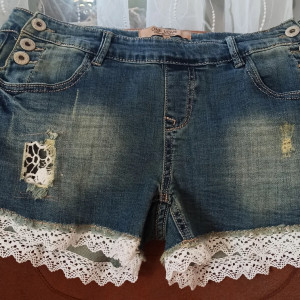 Spodnie jeans krótkie zdobione