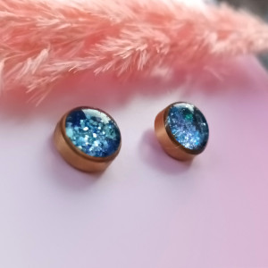 Małe kolczyki niebieskie błyszczące stal chirurgiczna