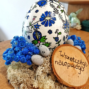 Unikalny Stroik Wielkanocny z Ręcznie Malowaną Wydmuszką Strusiego Jaja – tradycja, natura i sztuka w jednym!