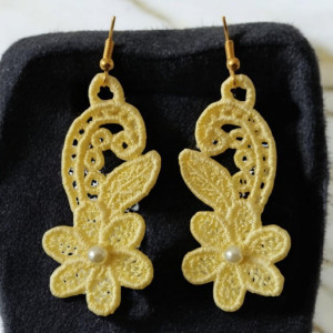 Haftowane długie  kolczyki z koralikiem