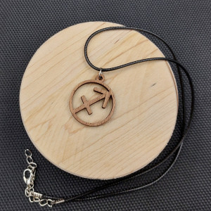 Naszyjnik wisiorek drewniany ZNAK ZODIAKU STRZELEC