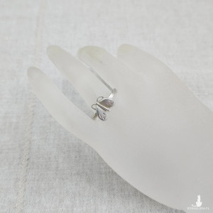 156. Srebrny, elegancki, delikatny pierścionek vintage; motyl, ćma