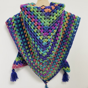 Ciepła kolorowa chusta Granny z chwostami ręcznie robiona