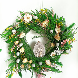 Wiosenny Wianek z Suszonych Roślin z Wielkanocnym Akcentem