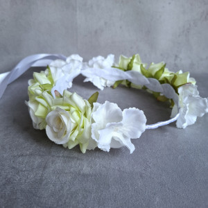 Wianek na głowę z białych róż