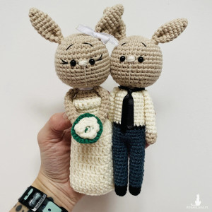 Młoda para króliczki ręcznie robione prezent ślubny