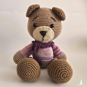 Miś z klapniętymi uszkami - maskotka amigurumi