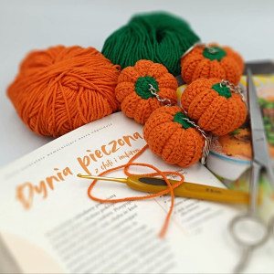 Szydełkowa dynia - brelok