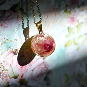 Naszyjnik kula z kocanką, różowy wiosenny naszyjnik