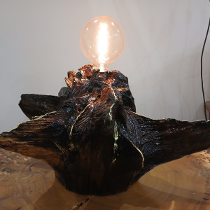 Lampa z dębowego korzenia .