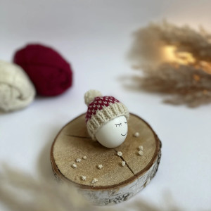 Czapeczka z pomponem na jajka wielkanocne - 1 szt.