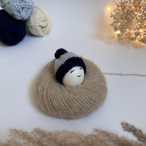 Czapeczka z pomponem na jajka wielkanocne - 1 szt.