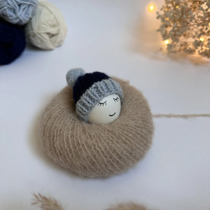 Czapeczka z pomponem na jajka wielkanocne - 1 szt.