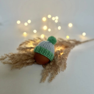 Czapeczka z pomponem na jajka wielkanocne - 1 szt.