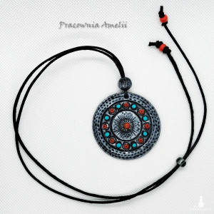 polymer clay tybetański wisior