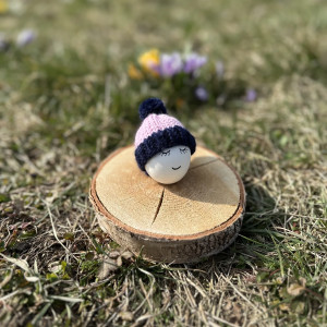 Czapeczka z pomponem na jajka wielkanocne - 1 szt.