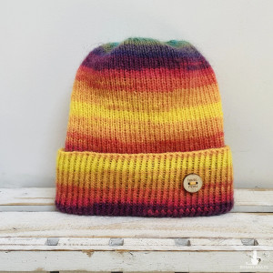 Kolorowa delikatna czapka beanie z wywinięciem S/M z wełną merino