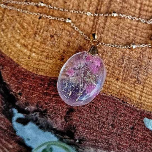 Unikalny Wisiorek z Żywicy z Różową Gipsówką i Złotymi Drobinkami