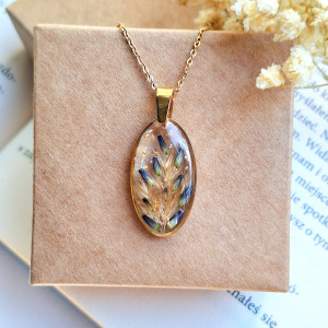 Wisiorek z żywicy z suszonymi kwiatami lawendy