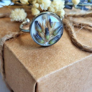 Pierścionek z żywicy z kwiatami lawendy