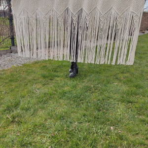 Makramowa firana do okna w stylu Boho