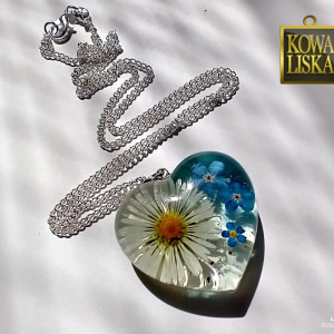 Po stokroć - wisiorek z żywicy