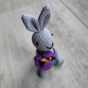 Zajączek z krokusem