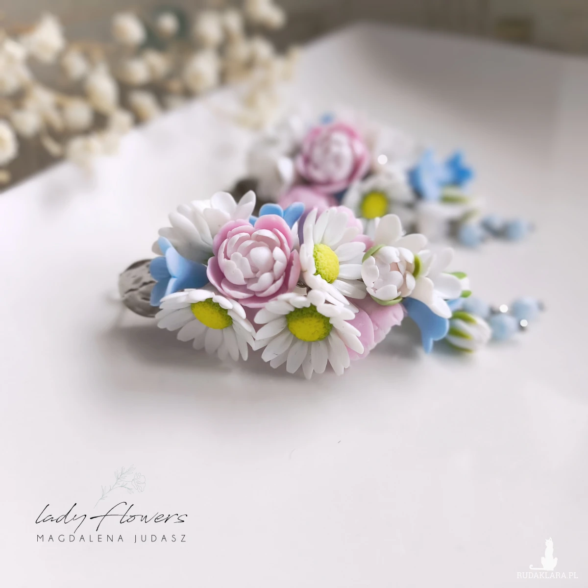 Długie kolczyki z peoniami, stokrotkami i niezapominajkami