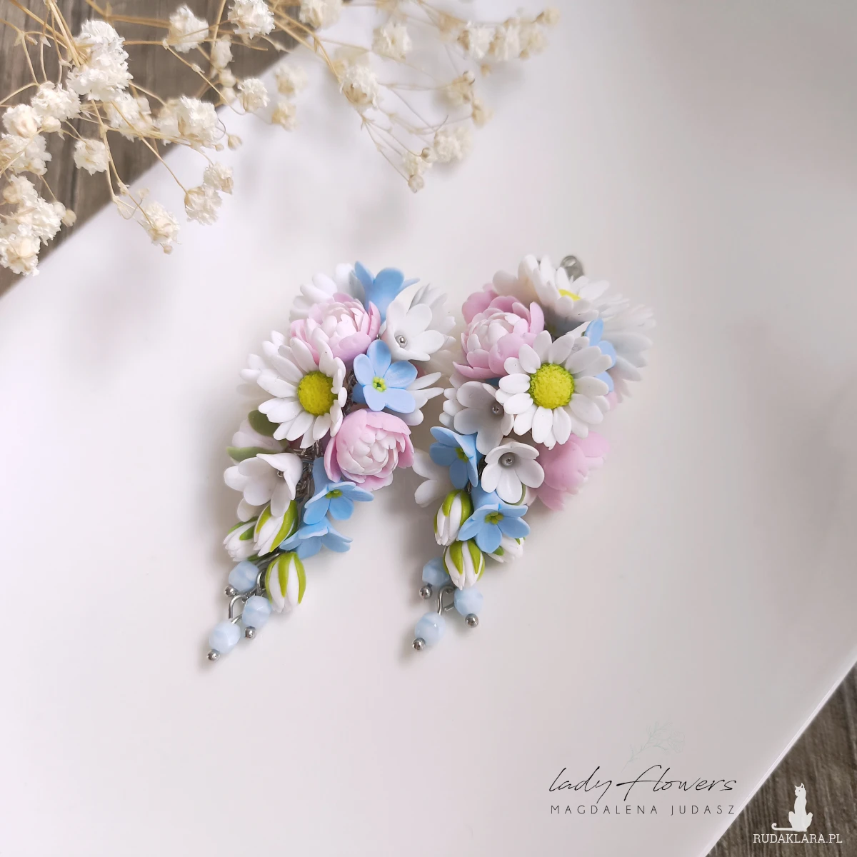 Długie kolczyki z peoniami, stokrotkami i niezapominajkami