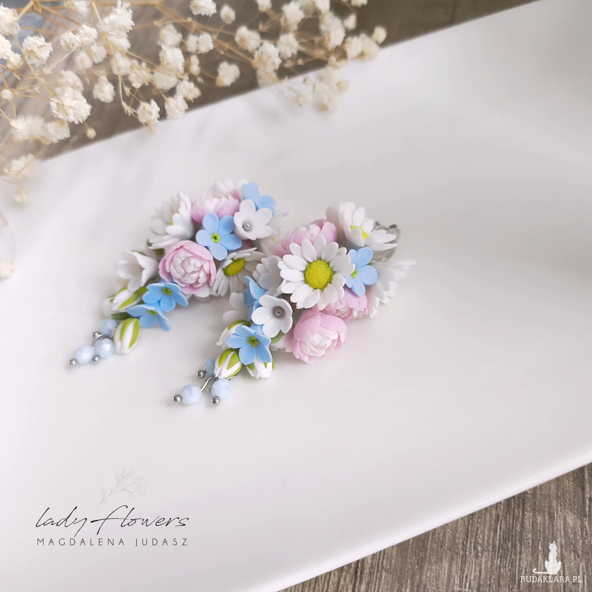 Długie kolczyki z peoniami, stokrotkami i niezapominajkami