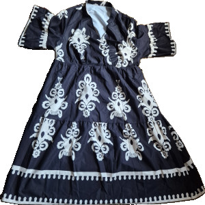 Sukienka czarna białe wzory