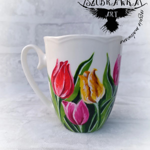 Kubek w tulipany ręcznie malowany
