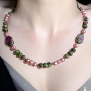 Naszyjnik zoisyty z perłami