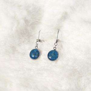 Kolczyki - apatyt zatopiony w żywicy