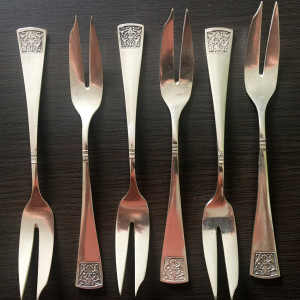 Posrebrzane, bardzo stare widelczyki do ciasta