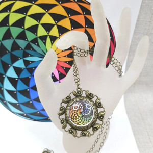 6739 długi naszyjnik z wisiorkiem; wisiorek mandala; kolorowa mandala