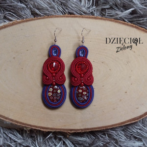 Fioletowo-czerwone kolczyki sutasz