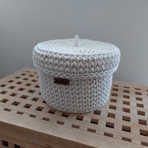 Koszyk z pokrywką kremowy