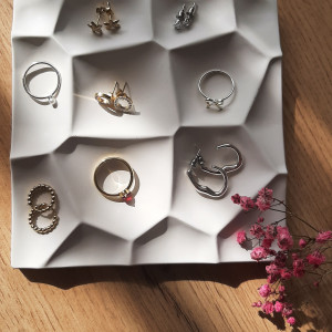 Podstawka Rita pod biżuterię / gips polimerowy