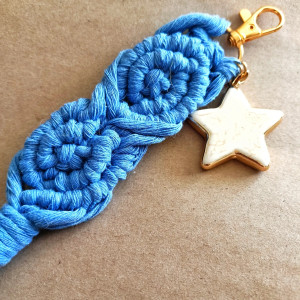 Makramowy Brelok z Howlitem w Kształcie Gwiazdy