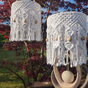 Makramowy abażur w stylu Boho do stojącej lampki