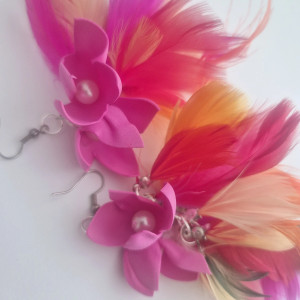 Kolczyki kolorowe pióra i kwiaty